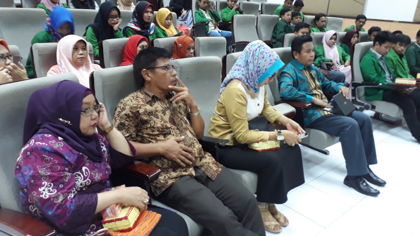 Gambar FSH Melaksanakan Workshop Review Kurikulum